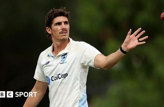 Sean Abbott: Australia international bowler re-signs for Surrey
