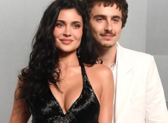 Kylie Jenner, Timothée Chalamet Beach Vacation: Photos