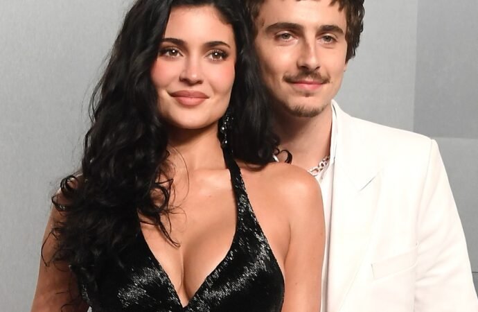 Kylie Jenner, Timothée Chalamet Beach Vacation: Photos