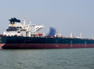 Iran supertanker pushes through strait for China