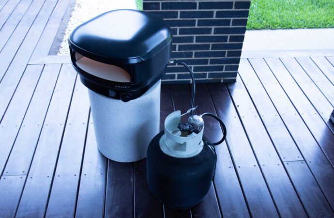 REVIEW: Gozney Arc Lite, cook 12″ pizzas in a portable pizza oven that weighs just 12kg
