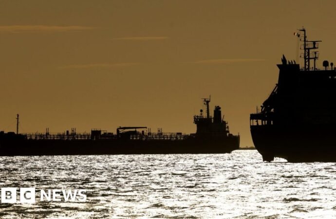 US considers lifting sanctions on some Iranian oil