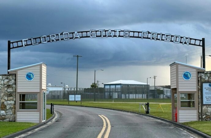 Man convicted of 1991 fatal shooting of police officer is set to be executed in Florida