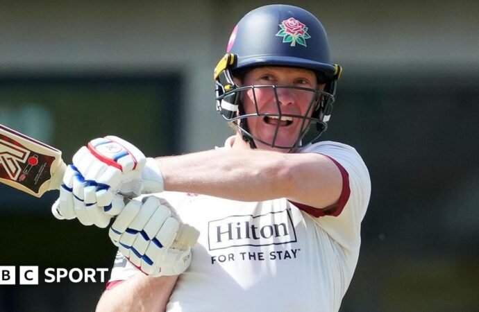 County Championship: Lancashire beat Gloucestershire by four wickets