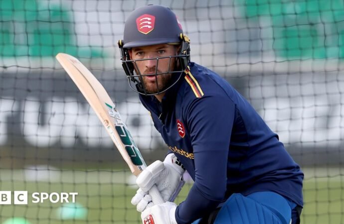 Wiaan Mulder: Essex signing returns to South Africa temporarily
