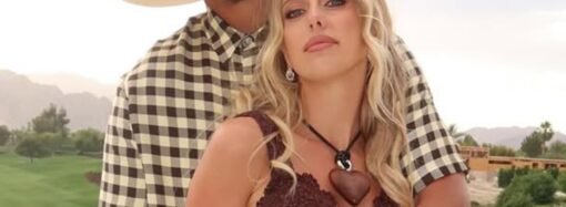 Brittany Mahomes, Patrick Mahomes Cheeky Stagecoach Pics