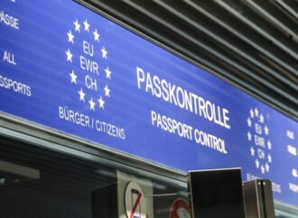 Travelers Flying to Europe Face Long Lines Due to New Immigration System