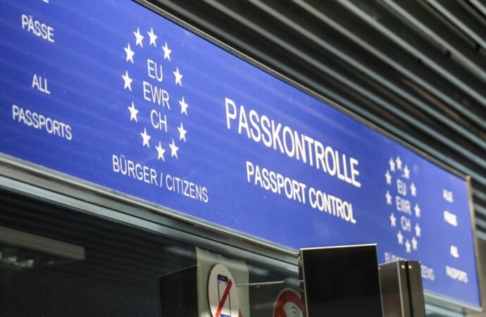 Travelers Flying to Europe Face Long Lines Due to New Immigration System