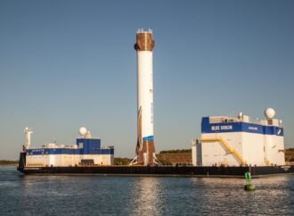 Blue Origin launches New Glenn, suffers issue deploying craft