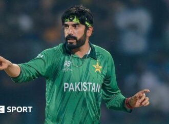 Usman Tariq: Pakistan off-spinner signs for Warwickshire Bears for T20 Blast campaign
