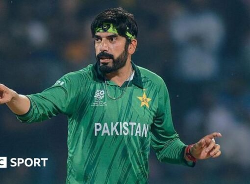 Usman Tariq: Pakistan off-spinner signs for Warwickshire Bears for T20 Blast campaign