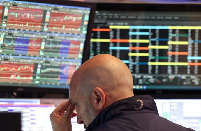 Stock Market Outlook: Cash Holdings Flashing Sell Signal, BofA Says
