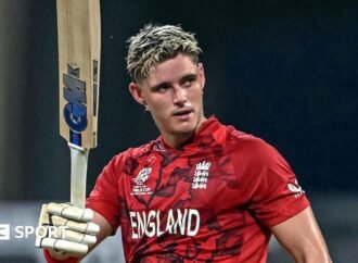 Jacob Bethell: England batter to have finger injury assessed