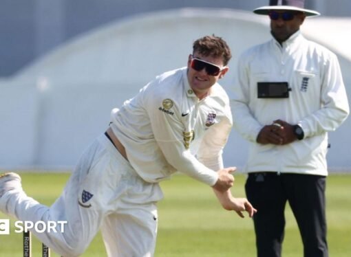 County Championship: Sussex drop six catches as Leicestershire are bowled out