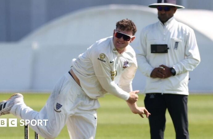 County Championship: Sussex drop six catches as Leicestershire are bowled out