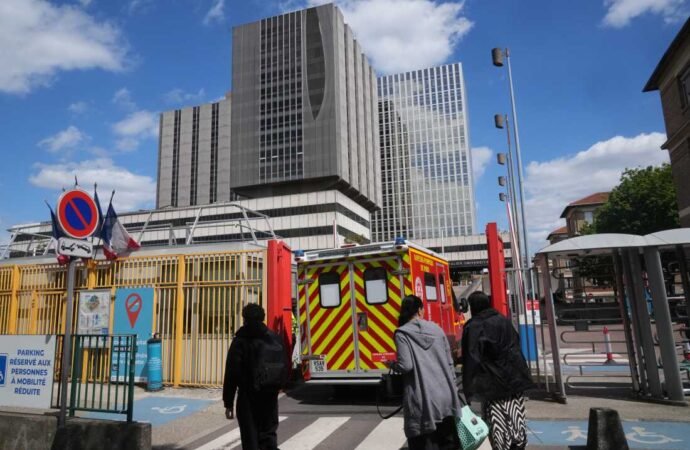 French hantavirus patient is critically ill as outbreak grows to 11 : NPR