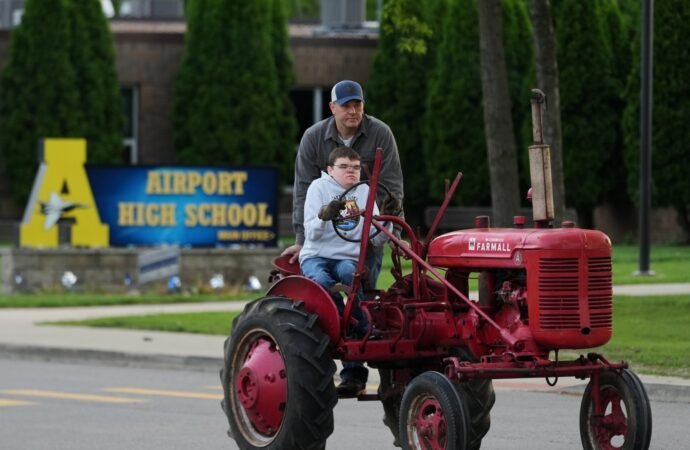 Michigan seniors arrive at school in style on Tractor Day