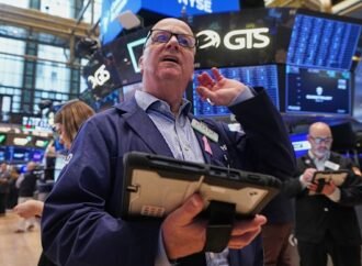 Wall Street ddrifts, oil falls, Pizza Hut sold; ASX set for flat start