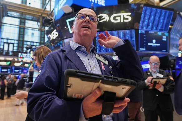 Wall Street ddrifts, oil falls, Pizza Hut sold; ASX set for flat start