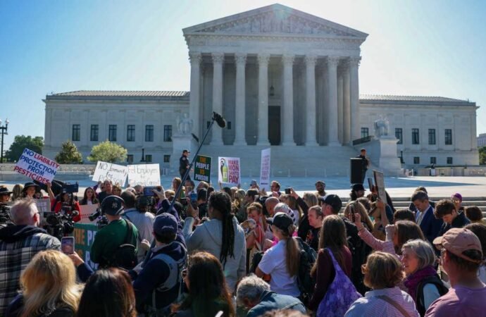 Supreme Court backs Monsanto in fight over popular weed killer : NPR