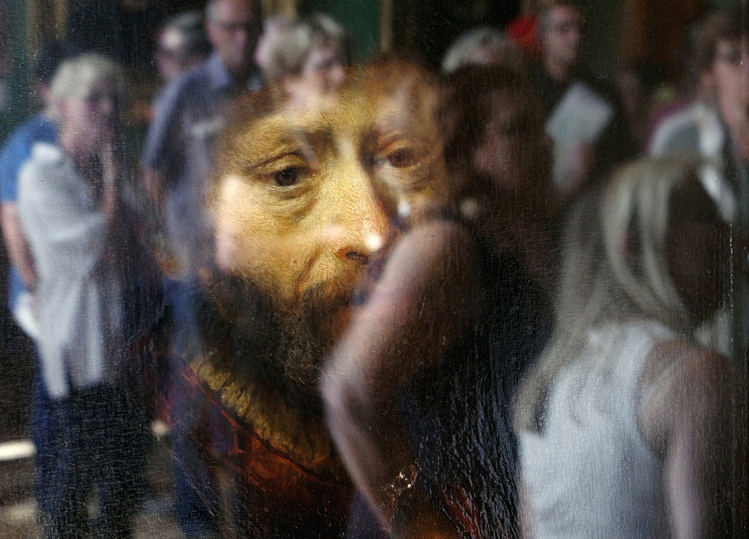reflection of modern people in ancient painting 