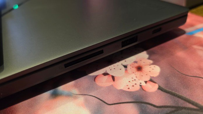 Right side of the laptop showing the SD card slot, USB-A slot and USB-C slot.
