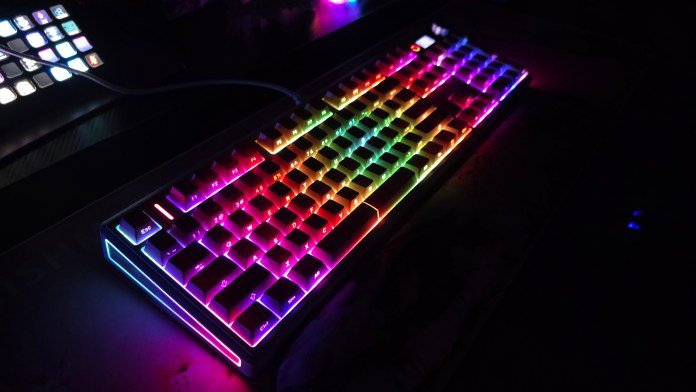With all the lights off, you can see the rainbow colors through the keys.