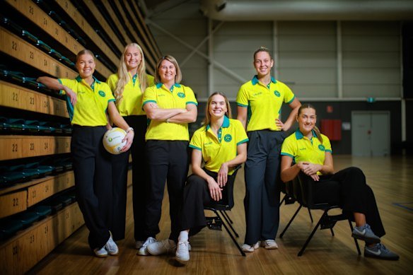 Kiera Austin (centre) and her Australian Diamonds teammates. 