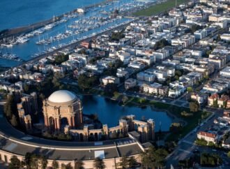 A photo from a community meeting has sparked a generational fight over real estate in San Francisco.