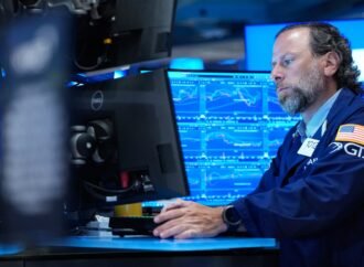 AI Stock Rebounds Boost US Indices