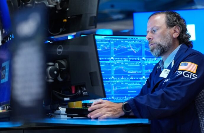 AI Stock Rebounds Boost US Indices