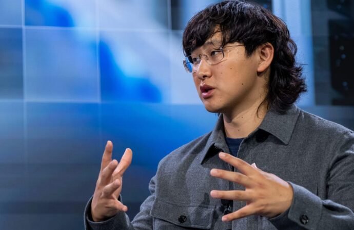 Alexandr Wang: Startups are now in a ‘Goliath versus Goliath’ fight