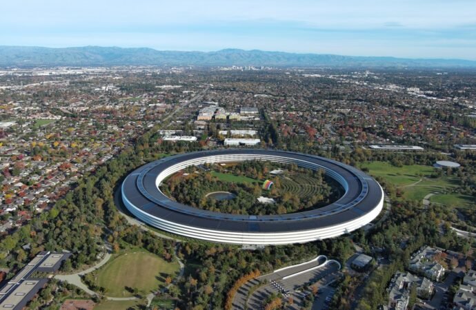 Apple and Google ordered to remove ‘nudify’ applications from App Stores | TechCrunch