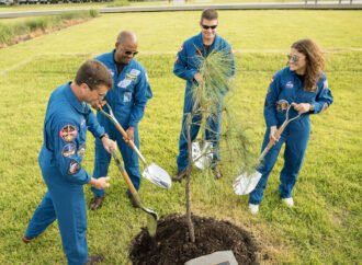 Artemis II crew and Apollo 14 lunar tree – NASA