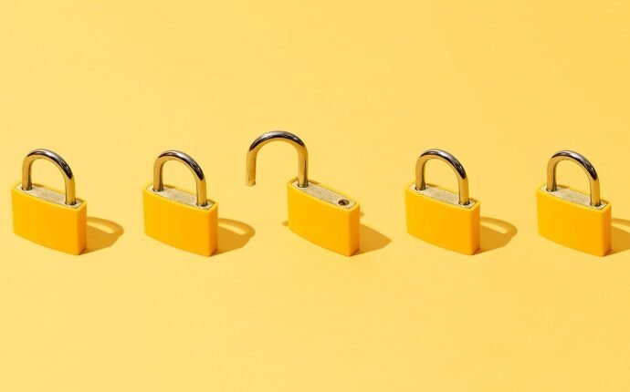 Articles with open peer review reports are less likely to be retracted
