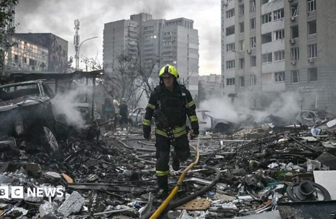 At least 10 dead in second Russian attack on kyiv in a week