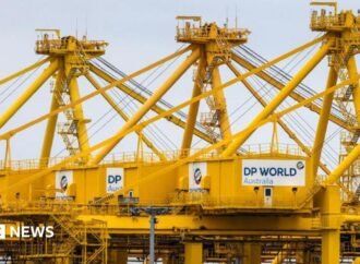 Australian dockworkers call for 28-hour week in AI talks