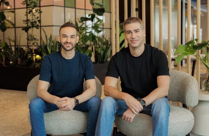 Backed by $60M in funding, Oak comes out of stealth to solve the identity problem that AI agents are making worse | TechCrunch