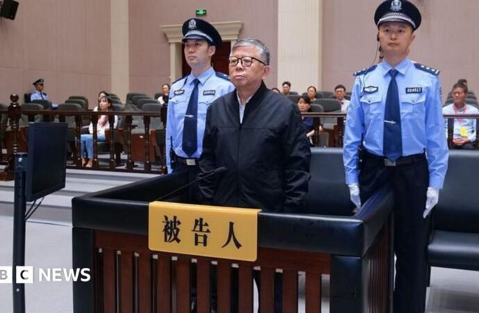 Chinese official who received bribes worth $325 million sentenced to death