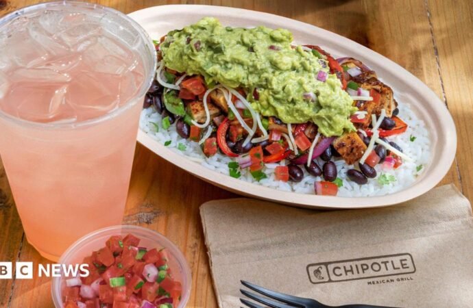 Chipotle: American burrito chain opens its first location in Mexico