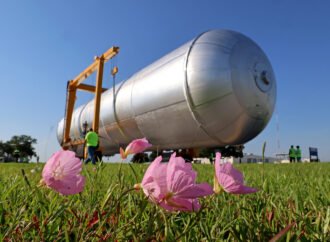 Crews move the Artemis IV liquid hydrogen tank – NASA