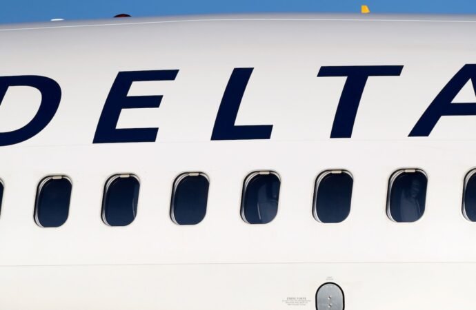 Delta pilot reports close encounter with Fourth of July firework before landing in Chicago