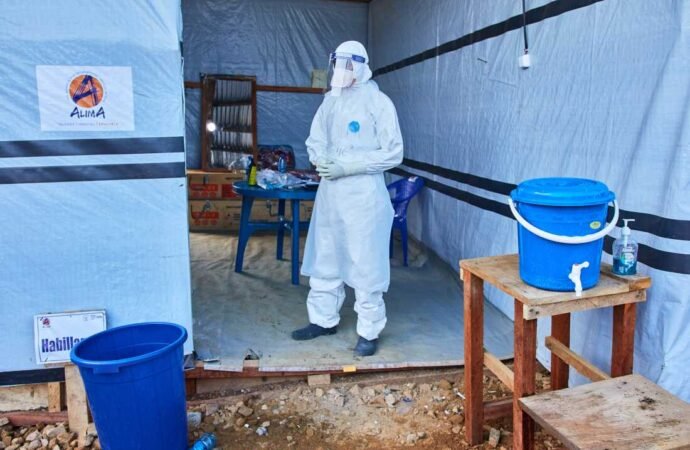 Ebola is spreading in eastern Congo faster than it can be tracked: deaths surpass 700