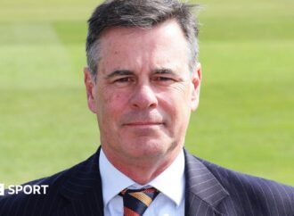 Essex chairman Jason Gallian leaves office