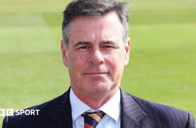 Essex chairman Jason Gallian leaves office