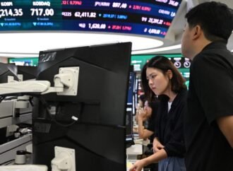 Falling South Korean stocks took shine off Samsung and SK Hynix’s billion-dollar run