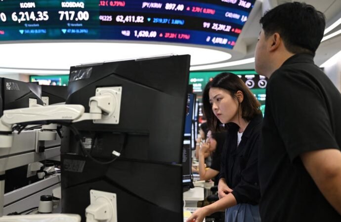 Falling South Korean stocks took shine off Samsung and SK Hynix’s billion-dollar run