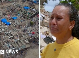 Families continue searching for bodies a month after the earthquakes in Venezuela