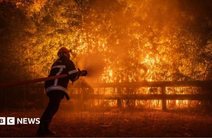 Fires in France and Spain: Macron calls crisis meeting as forest fires threaten Bordeaux