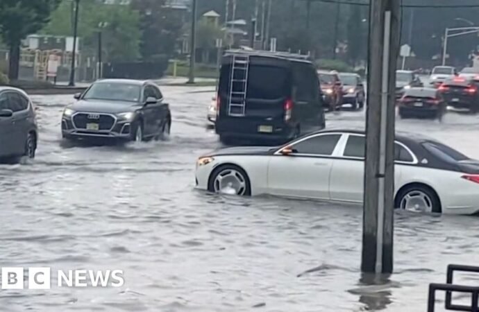 Flash flooding in New York after storms causes widespread disruption